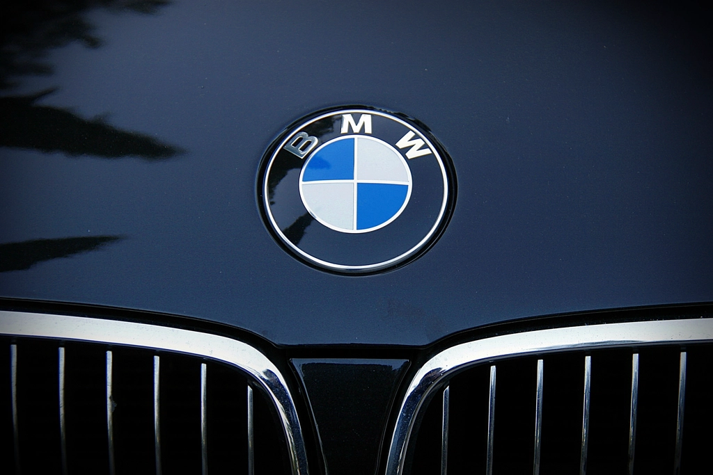 logo bmw coche